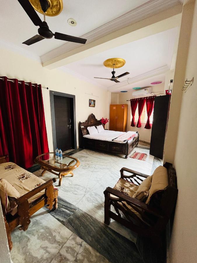 Tiwari G Home Stay Ujjain Eksteriør billede