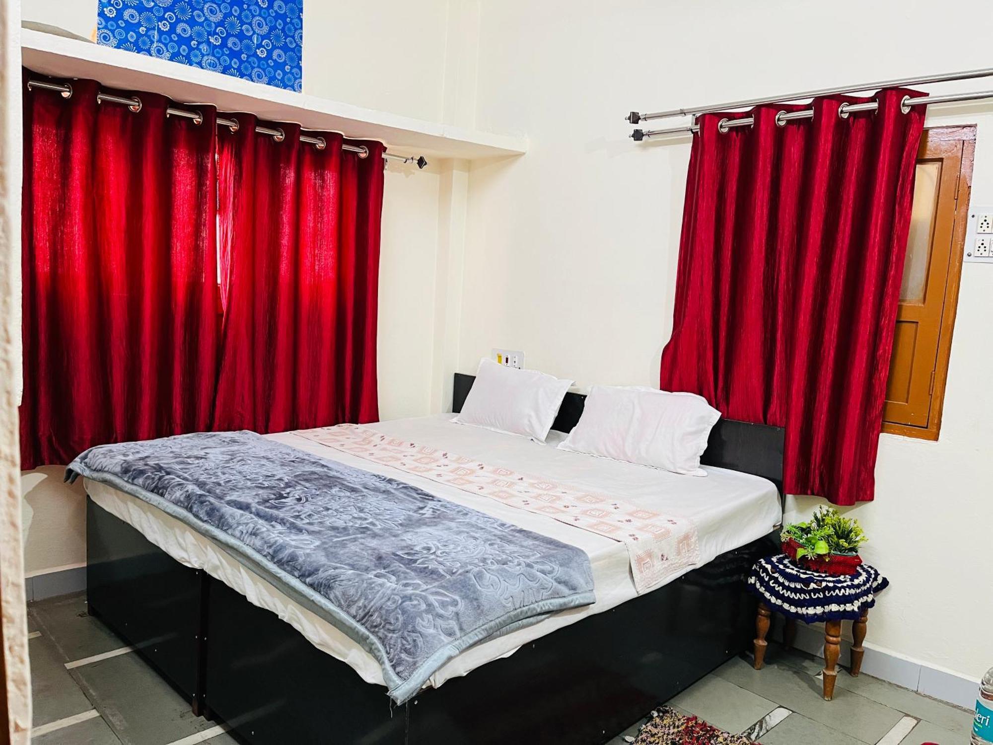 Tiwari G Home Stay Ujjain Eksteriør billede
