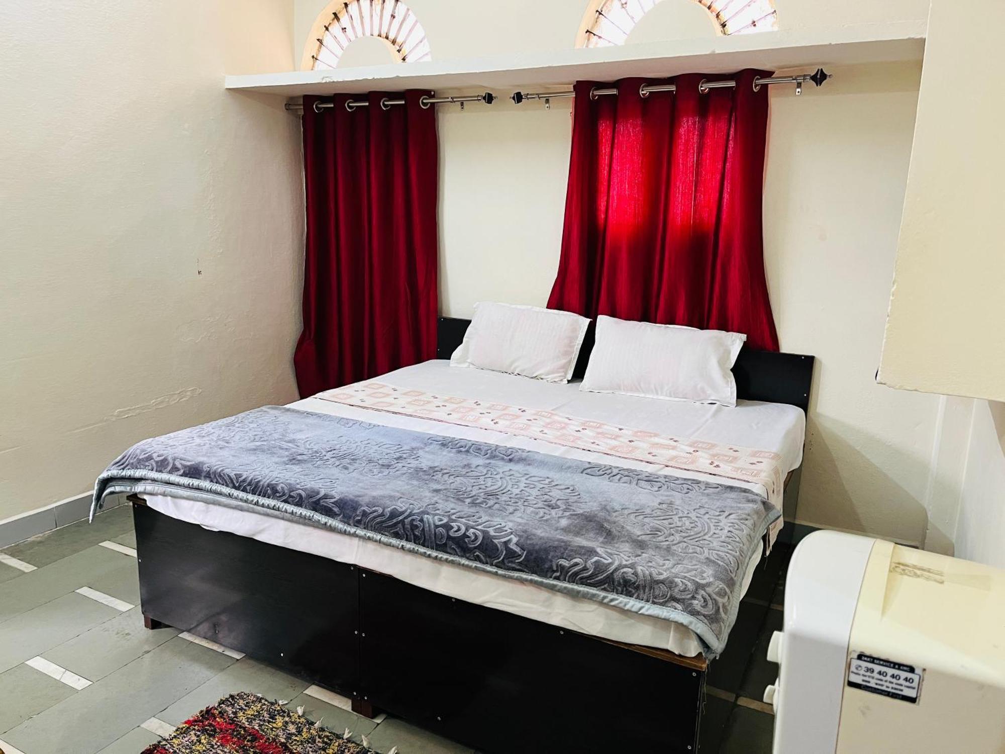 Tiwari G Home Stay Ujjain Eksteriør billede