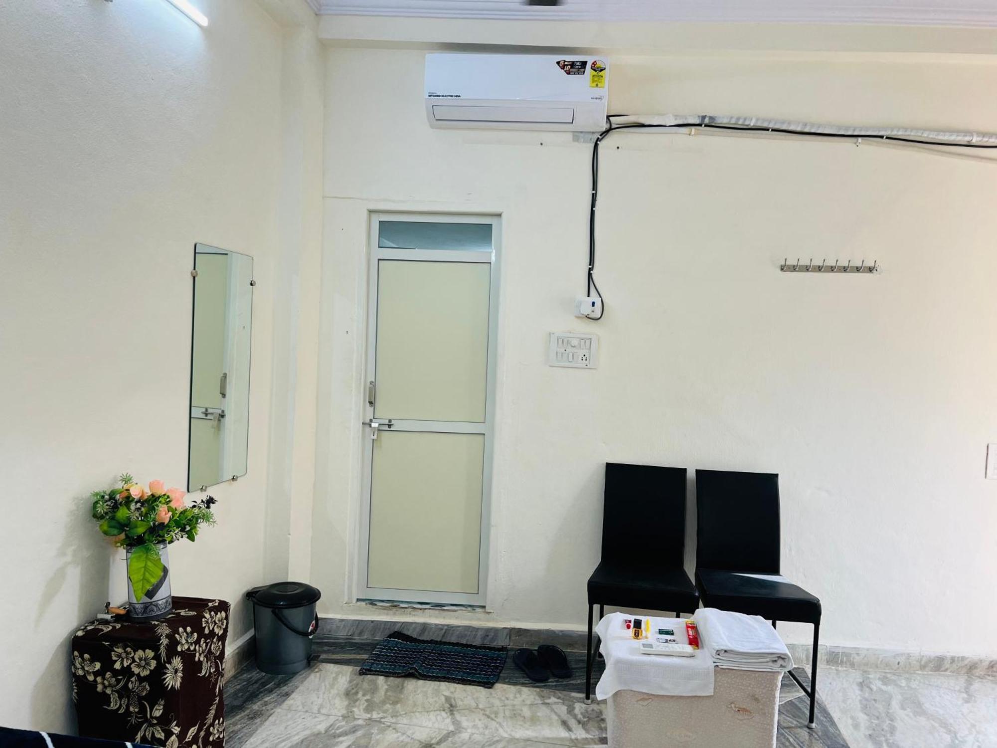Tiwari G Home Stay Ujjain Eksteriør billede