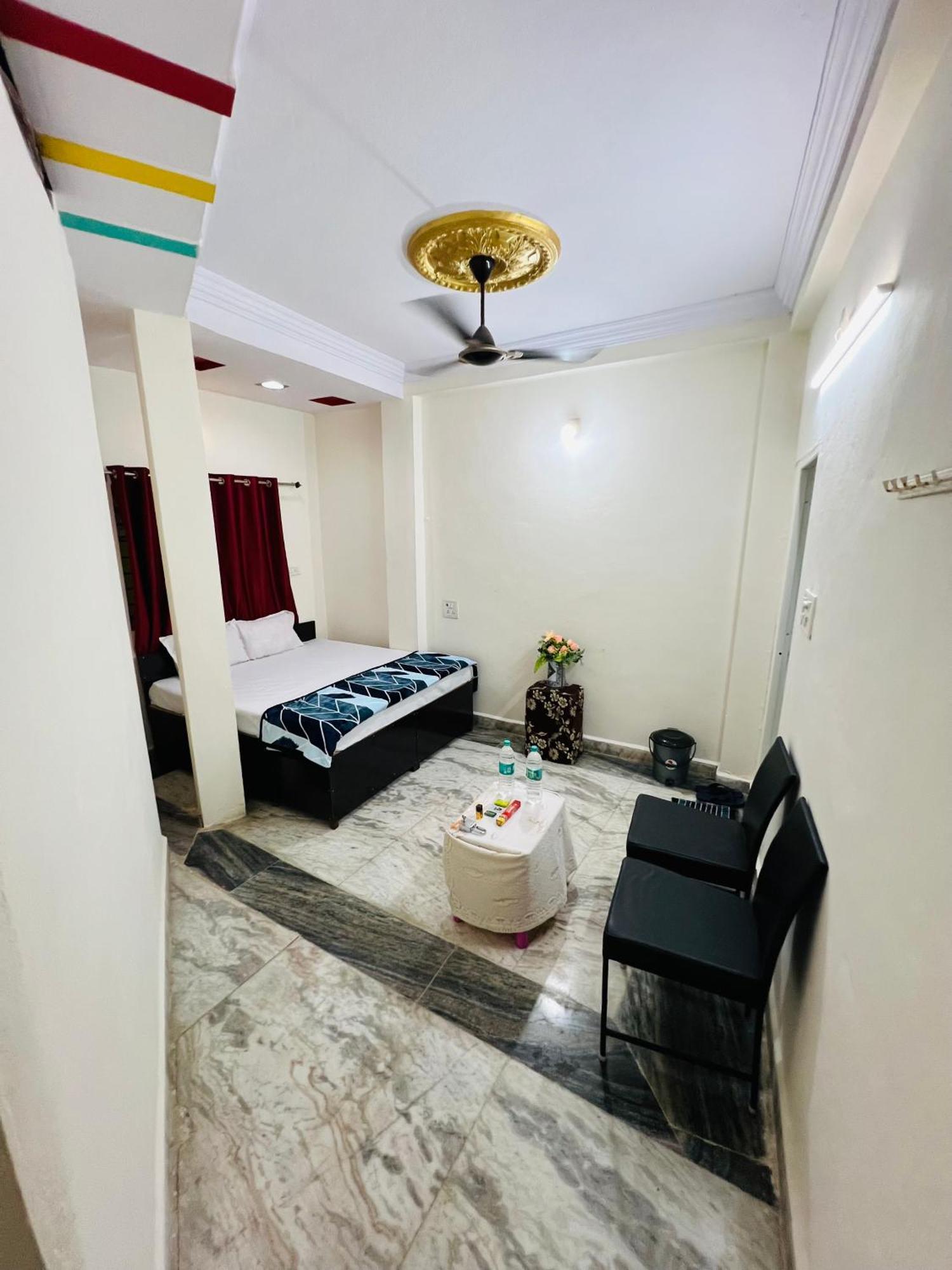 Tiwari G Home Stay Ujjain Eksteriør billede