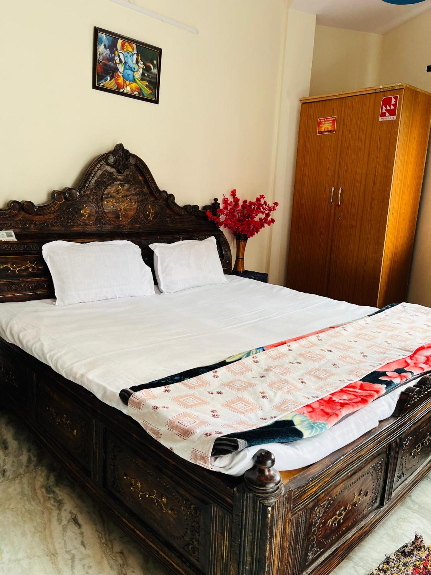 Tiwari G Home Stay Ujjain Eksteriør billede